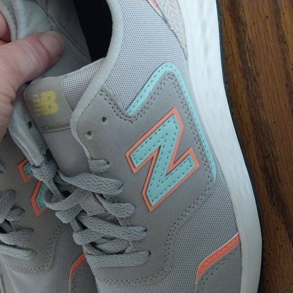 NWT WOMENS NB SHOES - Picture 7 of 7